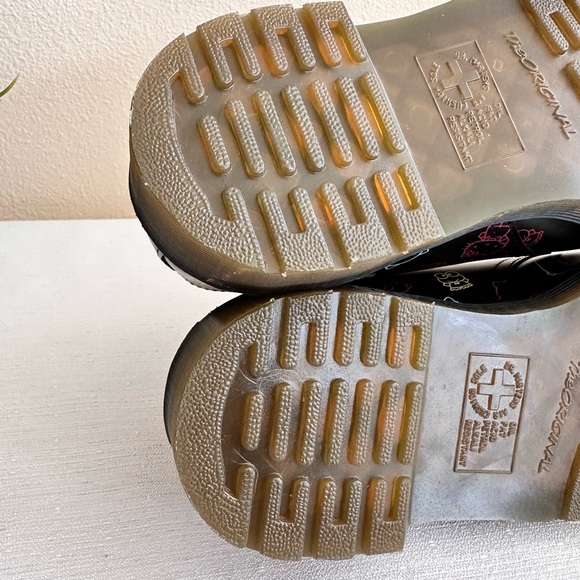 New Dr. Martens Hello Kitty and Friends Black Leather Oxford Shoes Unisex US9 - Picture 14 of 16